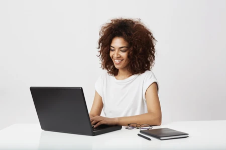 Shopping Online vs Traditional Shopping: What’s Best for Belize Shoppers? 6 Online Shopping Belize Woman On Laptop